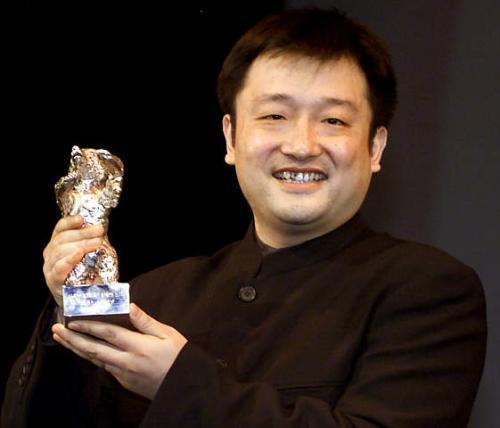 从文艺到油腻，一条朋友圈看透王小帅的地久天长