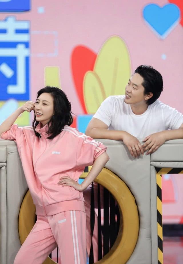 姚晨前老公是谁，姚晨的老公是谁（姚晨前夫凌萧肃罕见秀恩爱）