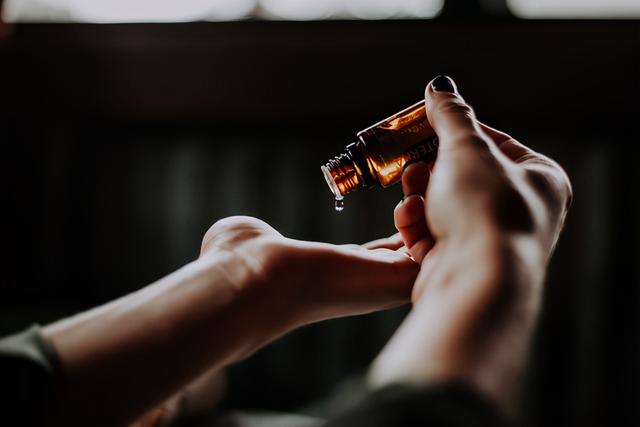 精油过期几个月能用吗，保存期限4大关键　第4种最好半年内用完