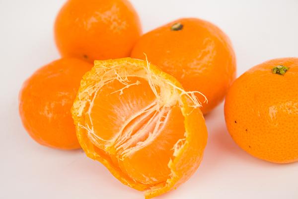 橙子吃多了会上火吗，冰糖橙子吃多了会上火吗（3种“上火”的水果）