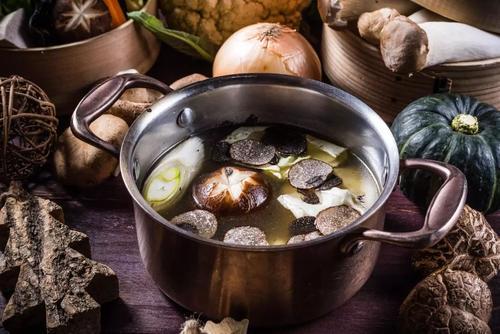 松露是什么东西，松露的功效与作用（都说松露好吃、松露贵、那么松露到底是什么）