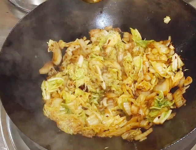 白菜炖粉条的家常做法，家常菜白菜炖粉条的做法（大厨教你这样做）