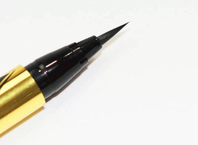 眼线笔怎么削，眼线笔怎么画初学者（眼线画对，眼睛放大2倍）