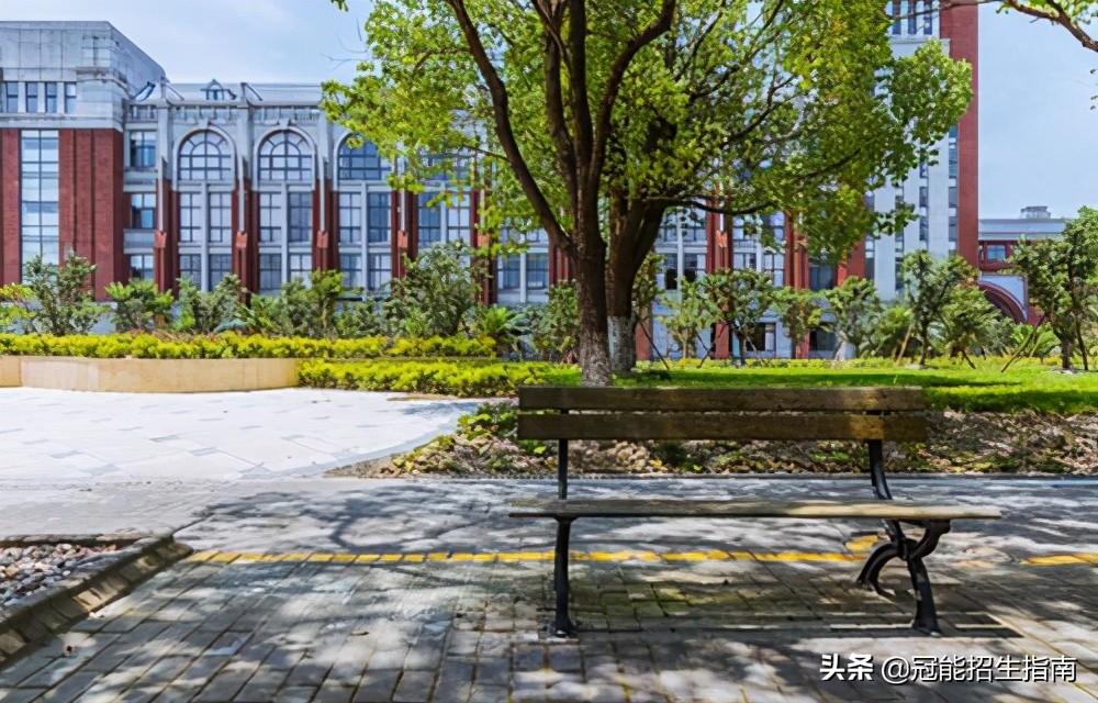 成都华大医药卫生学校录取分数线（2021年成都公办卫校排行榜）