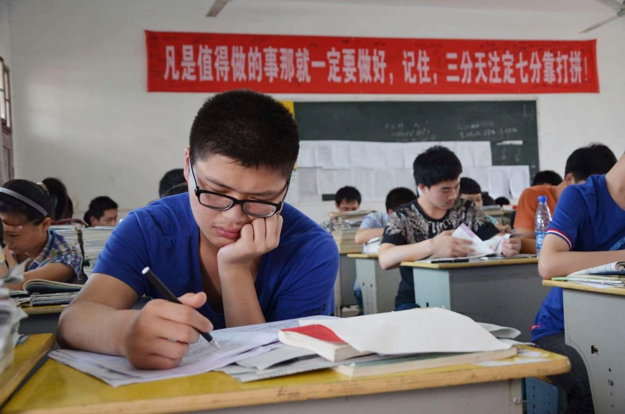 招生办是干什么的(招生办主任有权力录取学生吗)