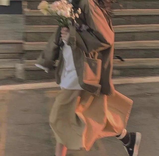 超甜的情侣头像一人一半，甜蜜情侣头像一人一半 涵/你的存在 即之我所爱（甜甜的微信情侣头像）