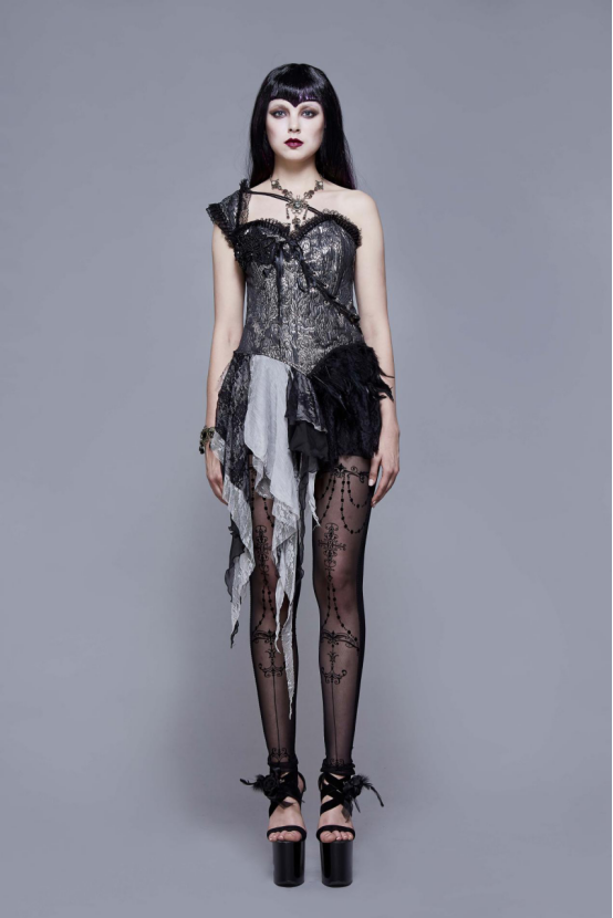 巴洛克风格服饰，巴洛克风格服饰搭配的特点（巴黎铁塔下的张扬个性——“巴洛克”风格服装的迷人）