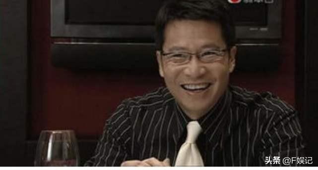 张学友的《有个人》 歌词，张学友的《有个人》（现实却每年都手写充满爱的卡片给太太）