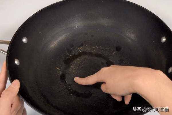 铁锅生锈怎么处理，铁锅生锈怎么处理视频（不管铁锅生锈多严重）