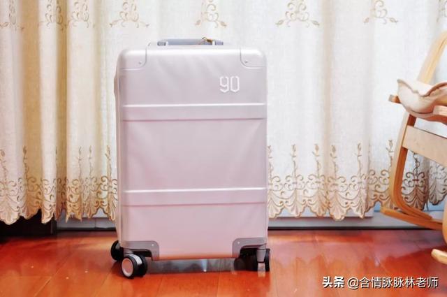 行李箱20寸有多大，行李箱26寸有多大（我们过国货90分金属登机箱使用心得。）