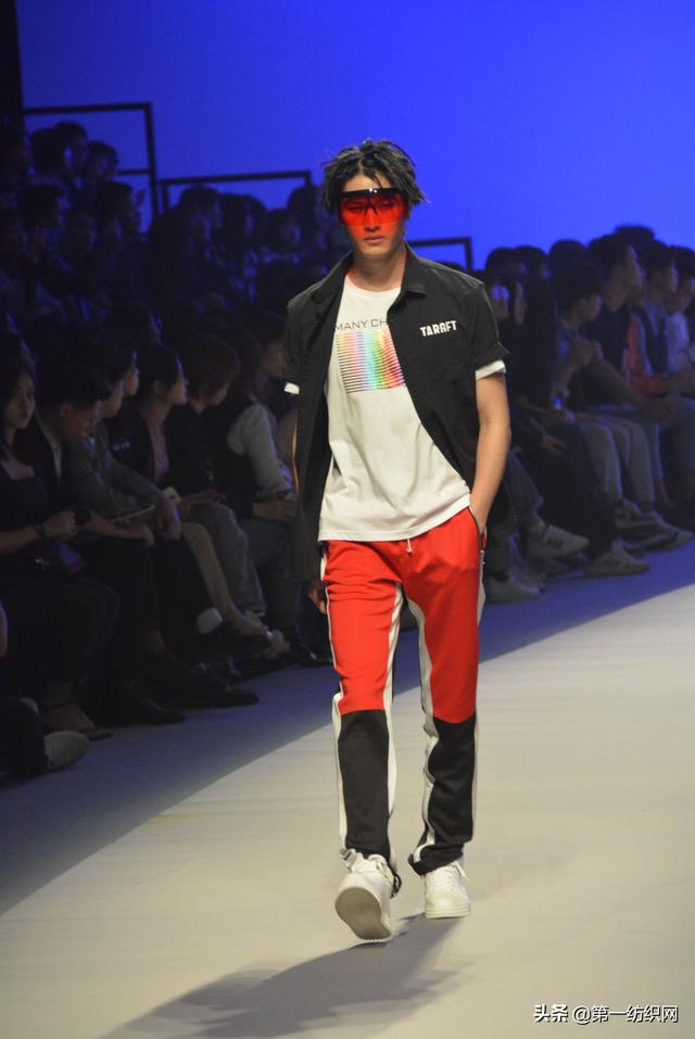 a21是以纯吗，a21 以纯（以纯线上品牌A21登陆春季广东时装周）