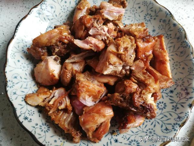 兔肉火锅做法，兔肉火锅做法视频（兔肉软嫩弹牙非常香）