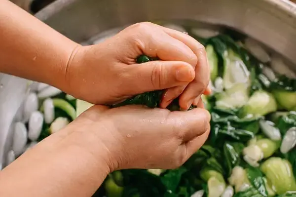朋友圈怎样发gif动态图，朋友圈怎么发gif动态图（蒸出来比包子铺的还松软）