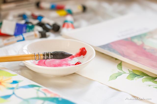 油画笔怎么清洗，如何清洗油画笔（弄到手上衣服上的丙烯颜料怎么洗）