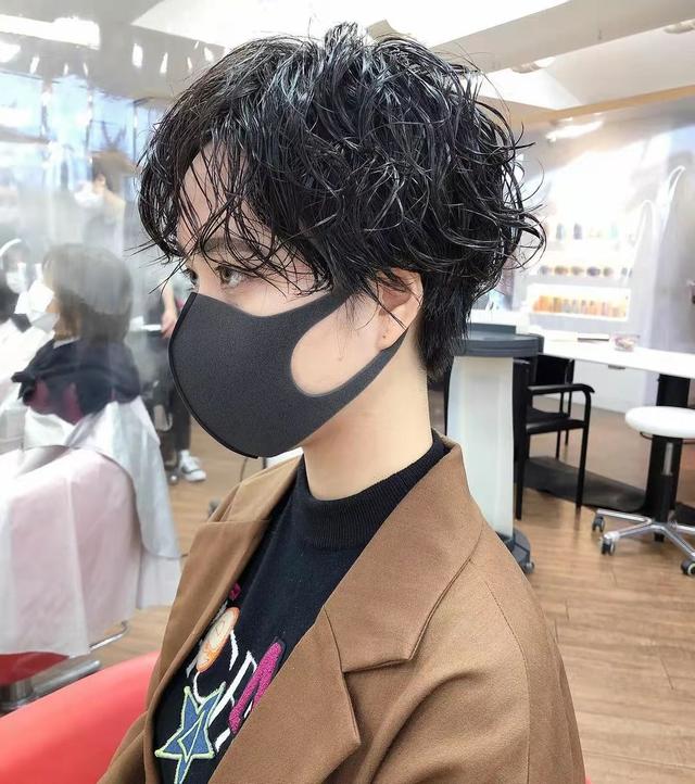 好看又自然的中长卷发，这种烫法才是真正的免打理