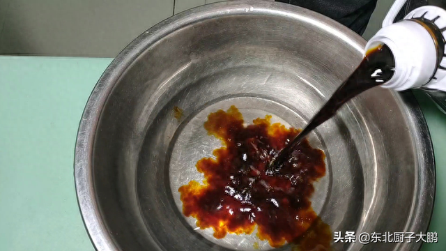 猪腱子肉怎么做好吃法，《酱腱子肉》两种腱子一锅出