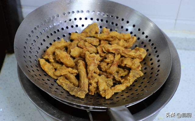 酥肉粉是什么粉，小酥肉专用粉是什么粉（炸小酥肉用红薯粉芡还是玉米粉芡）