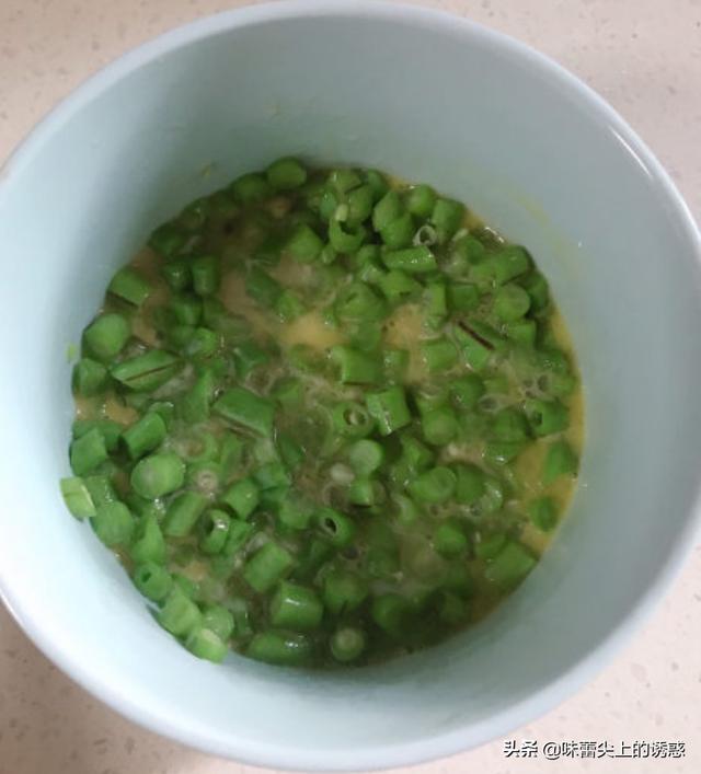 豇豆圆葱炒鸡蛋的家常做法，圆葱炒豆片的做法（谁说豇豆不能和其它的食材一起炒）