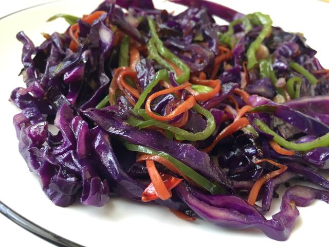 家常炒紫甘蓝的做法窍门，清炒紫甘蓝爽脆可口