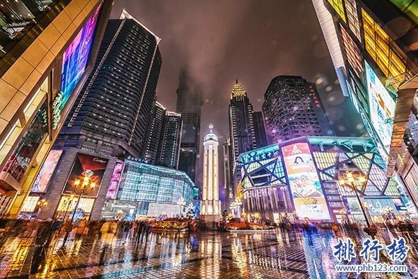 重庆有哪些地方，重庆必去的十个地方（建筑公路复杂多变也被网友戏称为“迷宫一样的城市”）