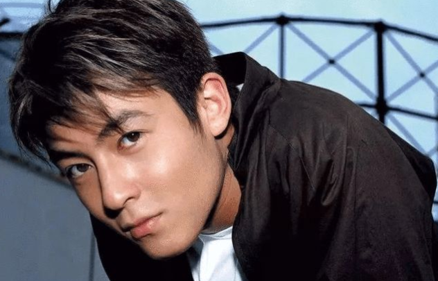 陈 冠 希，微信头像，陈 冠 希（14岁失恋开始流连花丛）