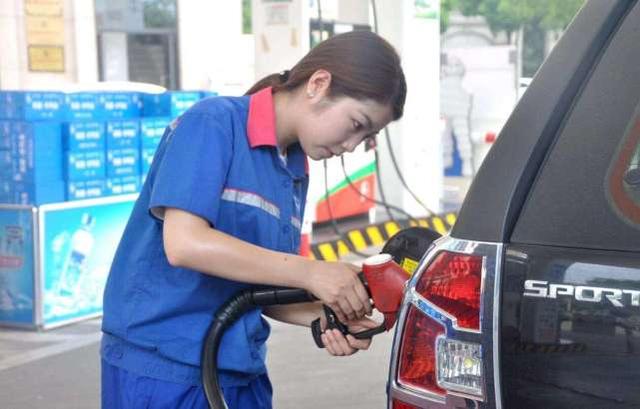 一吨汽油有多少升，一吨汽油有多少升97号油（真的是因为油桶贵了么）