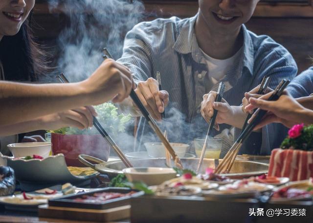 领导敬酒词怎么说又大方又简单，敬领导酒怎么敬酒词（酒桌上给领导敬酒时）