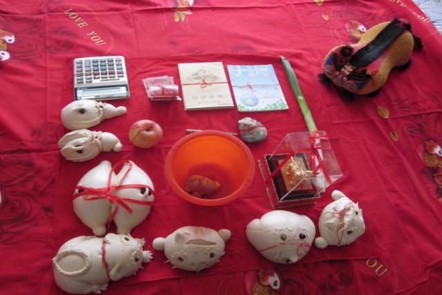 抓周是什么意思，抓周的物品代表什么意义（抓周应该准备哪些东西）