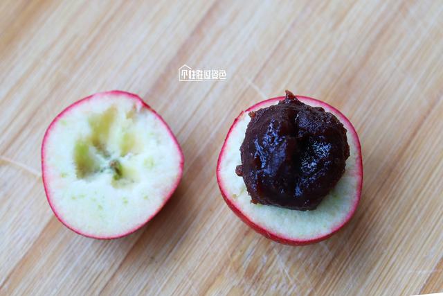 山楂和冰糖熬起来吃有什么作用，冰糖熬山楂有什么功效（裹上糖稀做成冰糖葫芦）