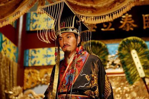 龙袍的由来是什么，龙袍的由来是什么意思（古代皇帝为何穿龙袍）