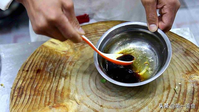 香菜花生做法，油炸花生再也不会炸老