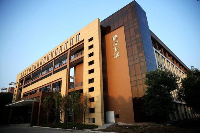 长江师范学院地址，长江师范学院怎么样（重庆理科5万名内有机会）