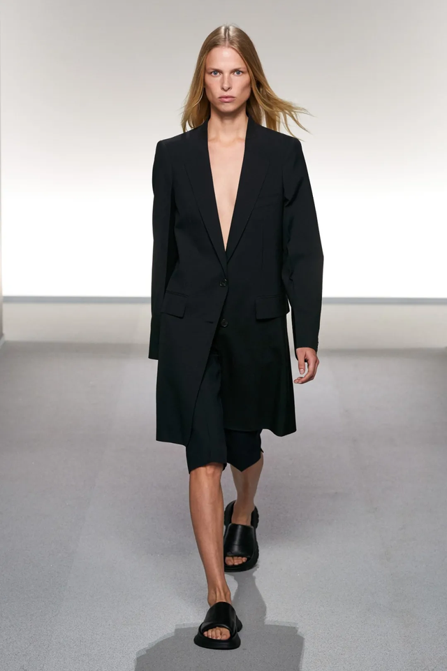 腿粗穿什么短裤，腿粗应该穿什么样的短裤（显瘦竟靠一条“大短裤”）