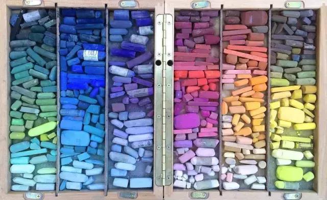 粉笔的成分是什么，粉笔界的劳斯莱斯（色粉笔用对了技法原来可以这么美）