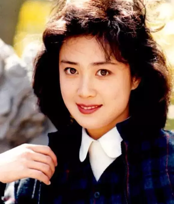 于1964年的傅艺伟,是黑龙江哈尔滨人,傅艺伟可以说是童星出道的演员了