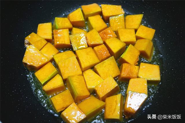 黄南瓜怎么做，怎么做蛋黄南瓜（我家最爱吃的一道素菜）