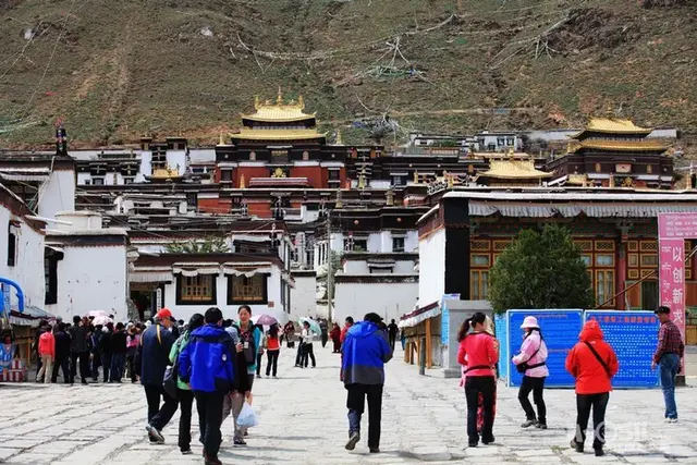 我的家乡在日喀则是什么歌，我的家乡在日喀则是什么歌歌词是什么意思（行走在通天的路上<中>）