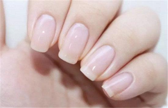 美甲贴纸怎么用，美甲贴纸怎么用法（贴纸DIY美甲教程）