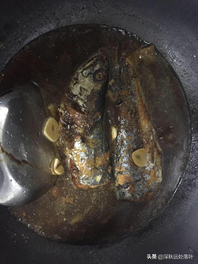 扔巴鱼顿豆腐的家庭做法，扔巴鱼的家常做法（沂蒙山正宗农家鲅鱼炖豆腐）