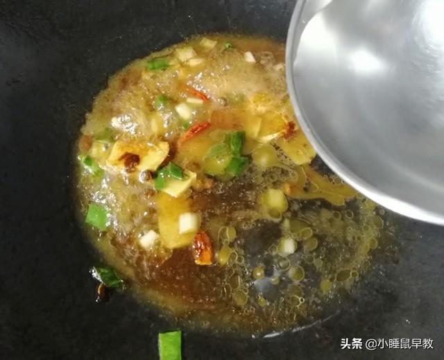 青椒炒素鸡的家常做法，青椒鸡怎么炒好吃家常做法（家常青椒炒素鸡）