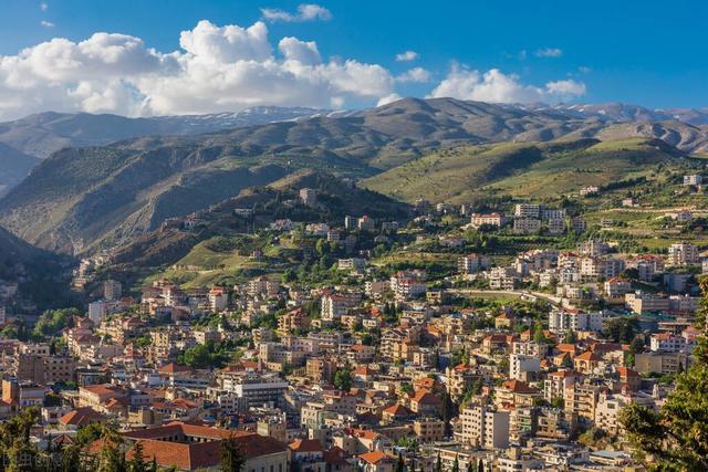 黎巴嫩有多少人口，黎巴嫩多少人口和面积（黎巴嫩GDP总量566亿美元）
