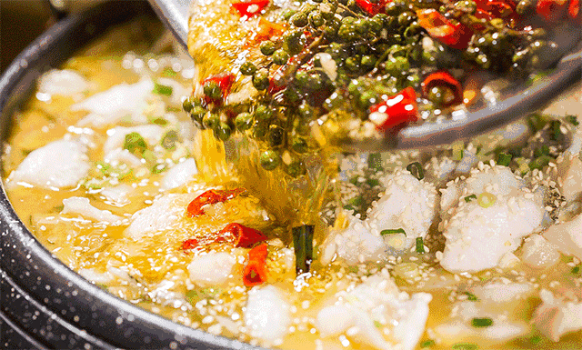 红葱头油盐水蒸金鳞鱼怎么做，全国人民就非吃饺子不可吗