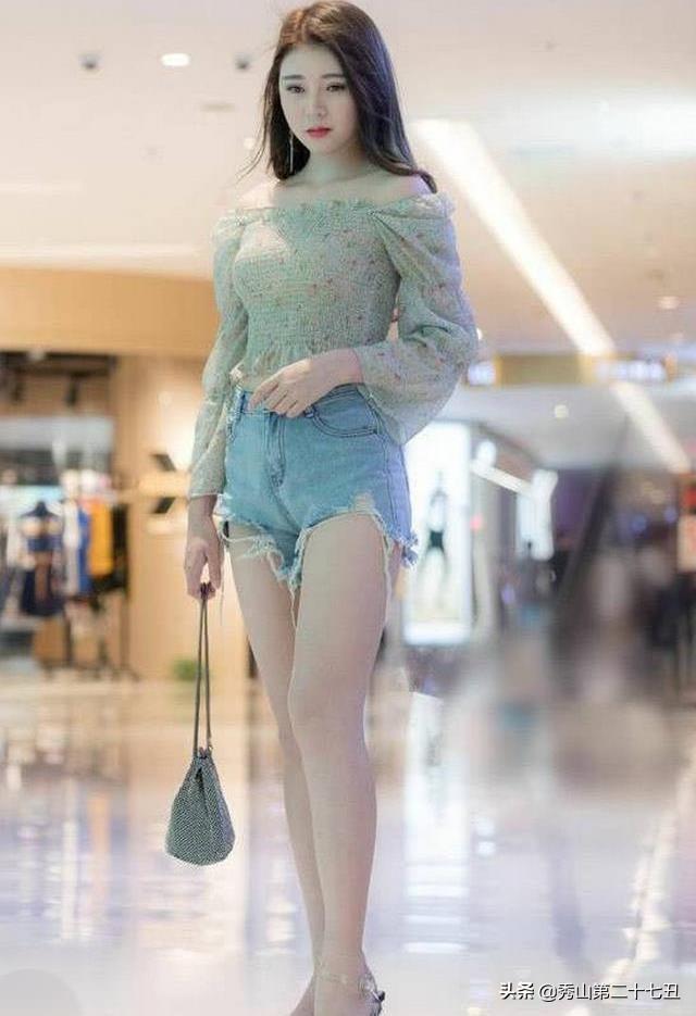 男女生开车的段子，男女朋友搞笑段子对白（小红和她男友开车出去兜风）