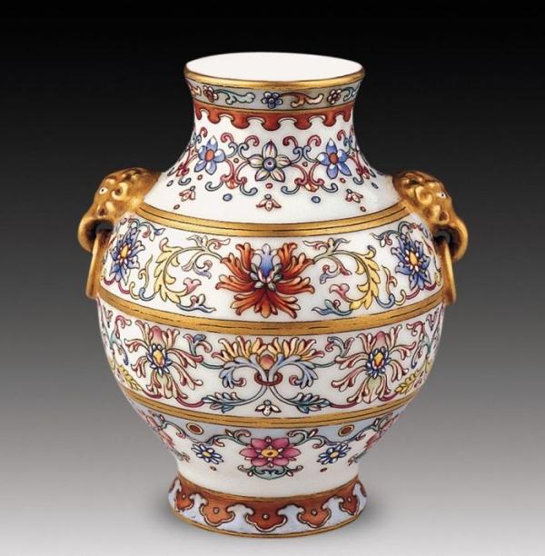 瓷器中珐琅彩与粉彩怎么区别呢，珐琅彩与粉彩的区别（粉彩与珐琅彩，有何区别）