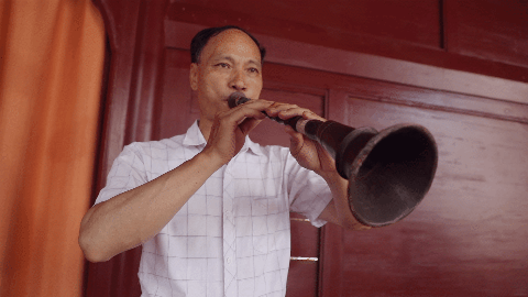 学吹唢呐最快的方法，怎样快速学会吹唢呐（在信丰传了四代人的唢呐）