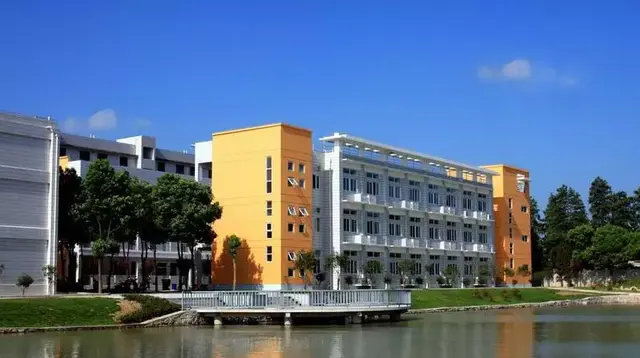 黄陂一中和新洲一中哪个好，武汉新洲一中怎么样（武汉15区排名NO.1的最牛中学盘点）