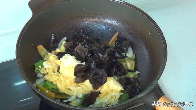 鸡蛋炒木耳的做法，最爱吃的还是家常菜
