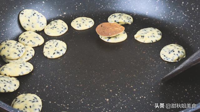 鸡蛋薄饼的做法，鸡蛋饼的做法（鸡蛋薄饼学会这样做）