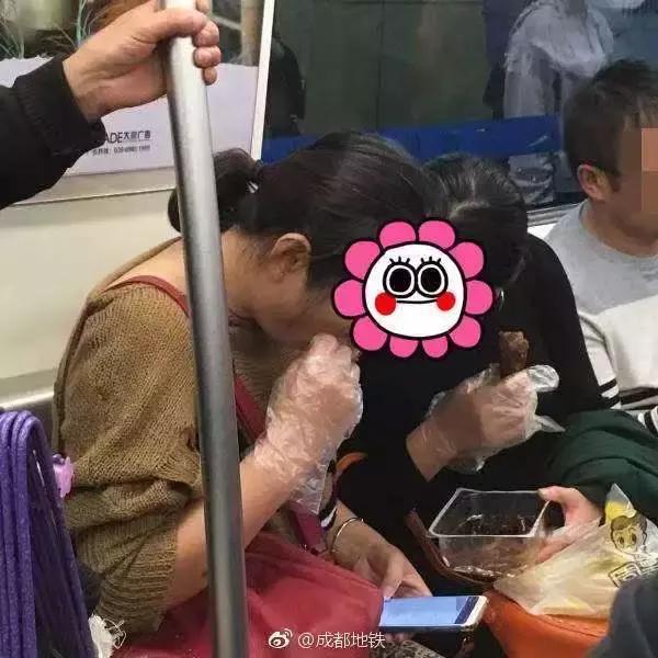 地铁上可以吃东西吗，地铁可以带吃的进去么（为什么地铁上不能吃东西）