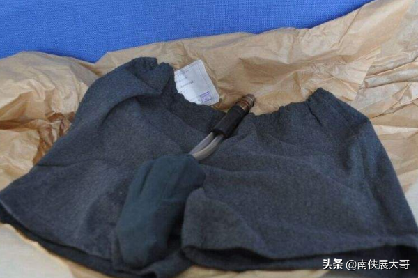 飞机上厕所怎么用，飞机上怎么上厕所（飞行员怎么解决大小便的问题）